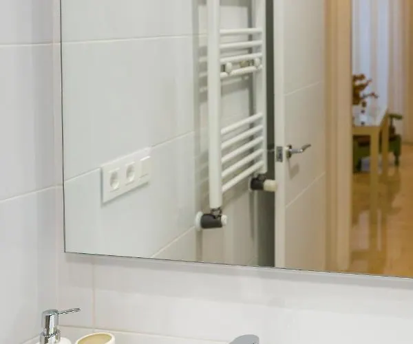 Emilio Luque Cinco Apartman *